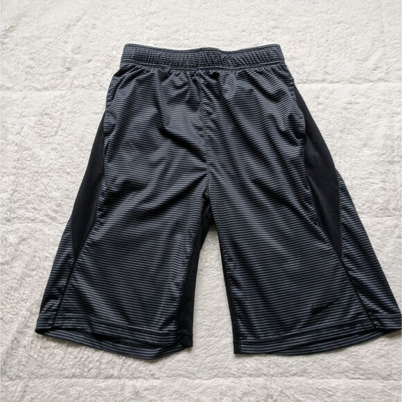 Youth L Hurley tee and Nike short 
Both in good co - Picture 3 of 4